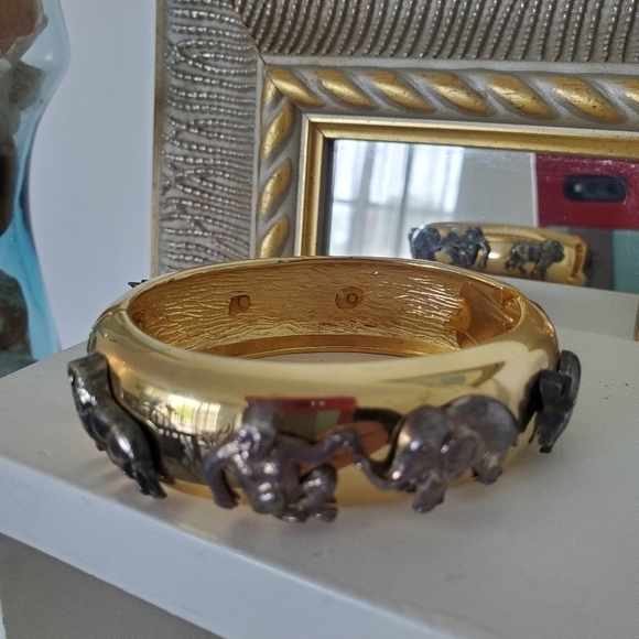 2/$35 Sale Fun Zoo Animal Bangle Bracelet Gold tone - Picture 6 of 11